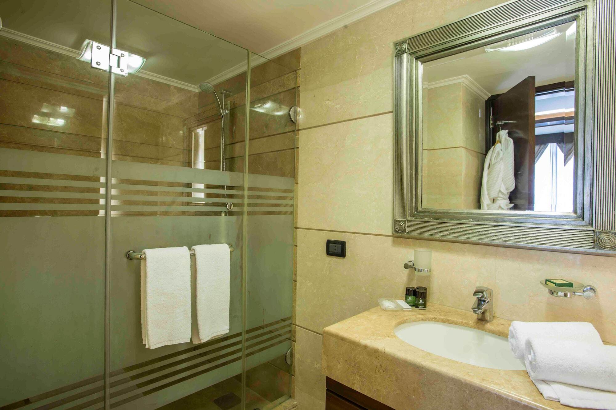 Imperial Suites Hotel Beirut Eksteriør billede